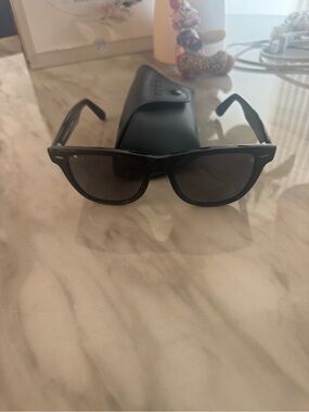 DIFF Classic Black Sunglasses with Protective Case